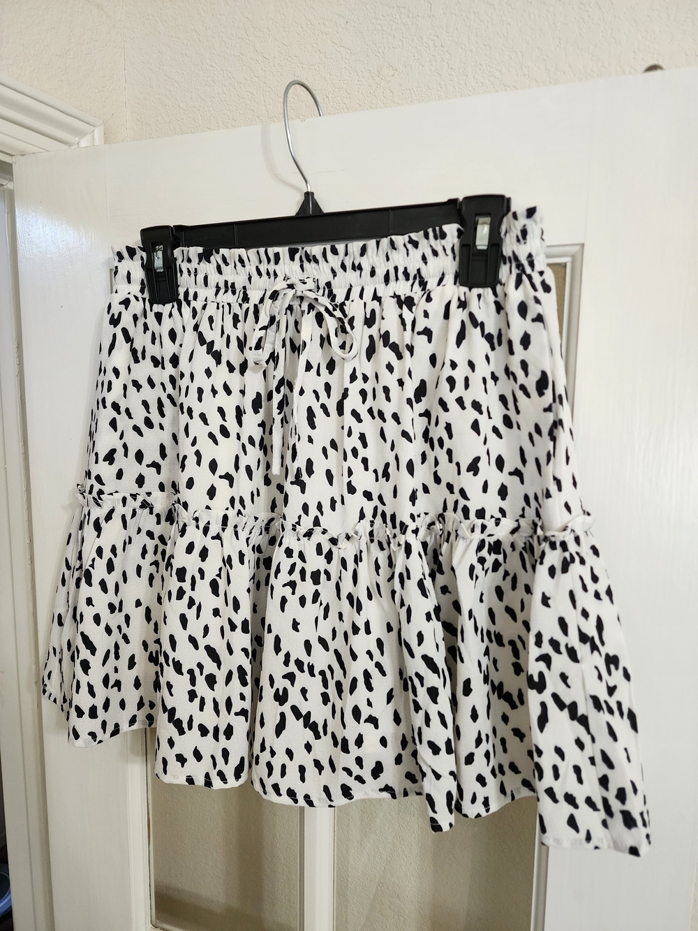Princess Polly Dalmatian Print Tiered Mini Skirt US 6 Ruffle Hem - Picture 2 of 9